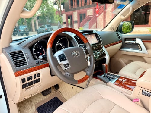 Toyota Land Cruiser 2012 VIP ( V8 4500 ) ម្ចាស់ដើម មេឡាន