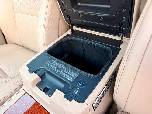 Toyota Land Cruiser 2012 VIP ( V8 4500 ) ម្ចាស់ដើម មេឡាន