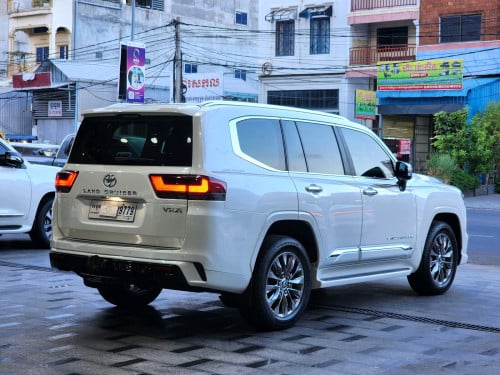 Toyota Land Cruiser VXR 2023 full Options