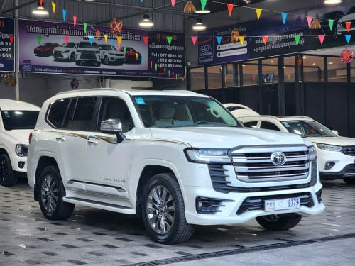 Toyota Land Cruiser VXR 2023 full Options