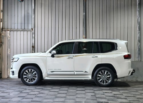 Toyota Land Cruiser VXR 2023 full Options