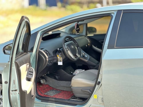 TOYOTA PRIUS 2012