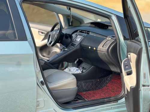 TOYOTA PRIUS 2012