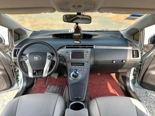 TOYOTA PRIUS 2012