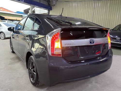 Toyota Prius 2012 option 3 Plug-in ទេីបតែចូលស្តុកថ្មី តម្លៃល្អ បង់រំលស់សិក្សា១៥នាទីដកឡាន