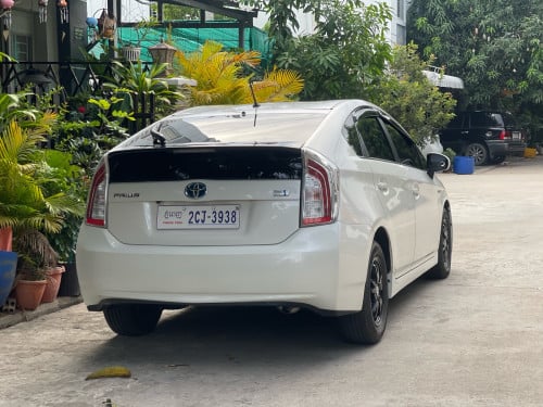 Toyota Prius 2013 Option 3 ម្ចាស់ដើម