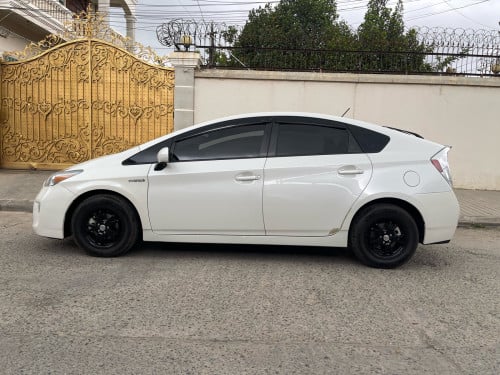 Toyota Prius 2013 Option 3 ម្ចាស់ដើម