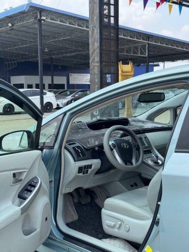 Toyota Prius 2013 Option 4 ពណ៌ ហ្គិច​ សន្លឹក​ពន្ធ​ 🔵តម្លៃពិសេស 18,500$ ចរចារ​