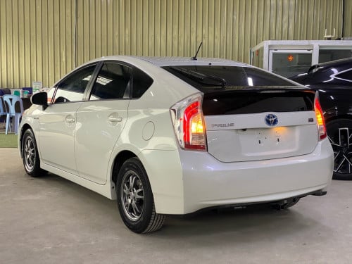 Toyota Prius 2014 option 2 up Android ទេីបតែចូស្តុកថ្មី តម្លៃល្អ បង់រំលស់សិក្សា១៥នាទីដកឡាន