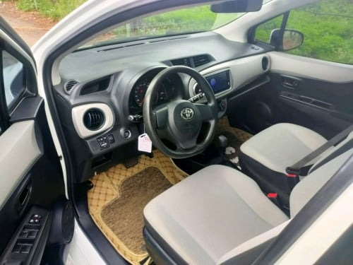 Toyota Vitz 2012