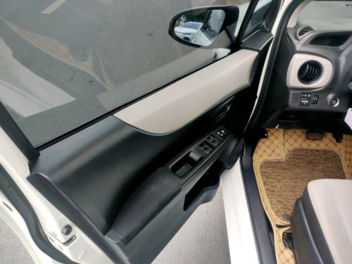 Toyota Vitz 2012