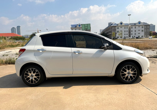 Toyota Vitz 2013 សកាំម៉ៃ​ Smart key For sale