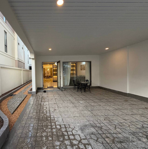 Twin Villa for rent at Chabompov