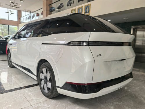 XPeng X9 702km MAX