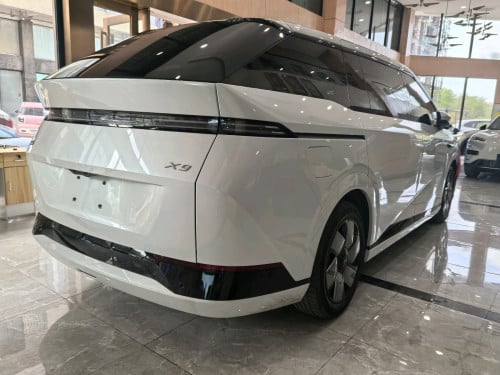 XPeng X9 702km MAX