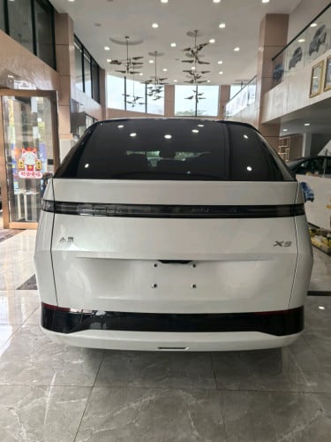 XPeng X9 702km MAX