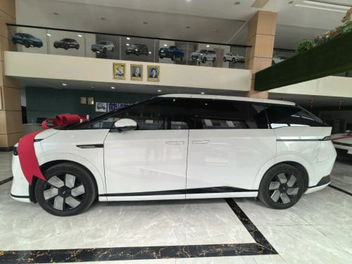 XPeng X9 702km MAX