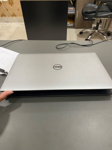 XPS 15 9560