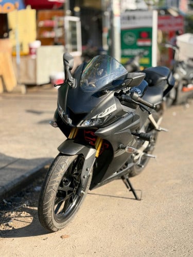 Yamaha R15 V3