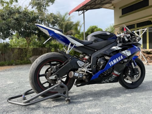 Yamaha R6