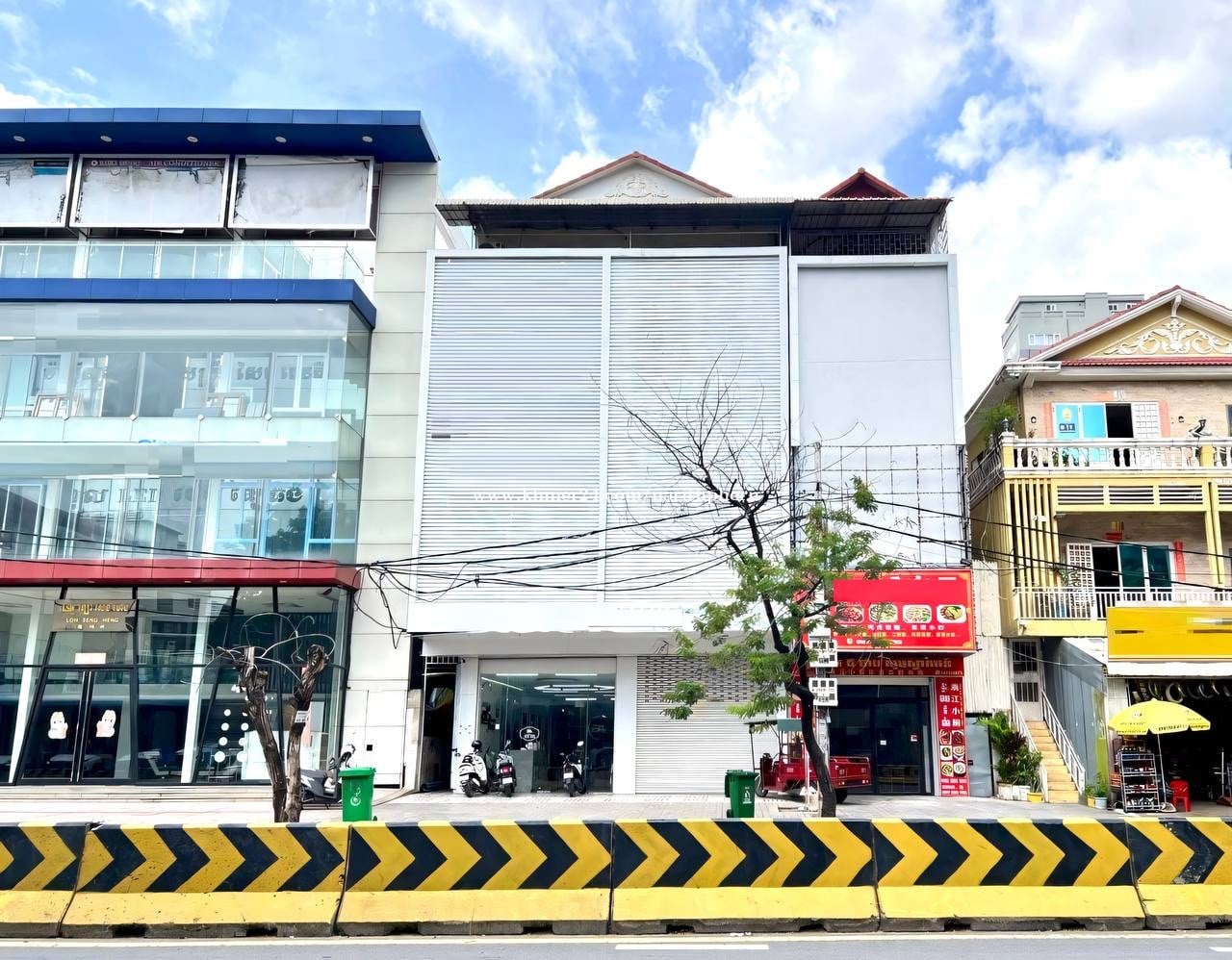 ផ្ទះអាជីវកម្ម 2 ល្វែង សម្រាប់ជួលនៅលើមហាវិថី ម៉ៅ សេទុង