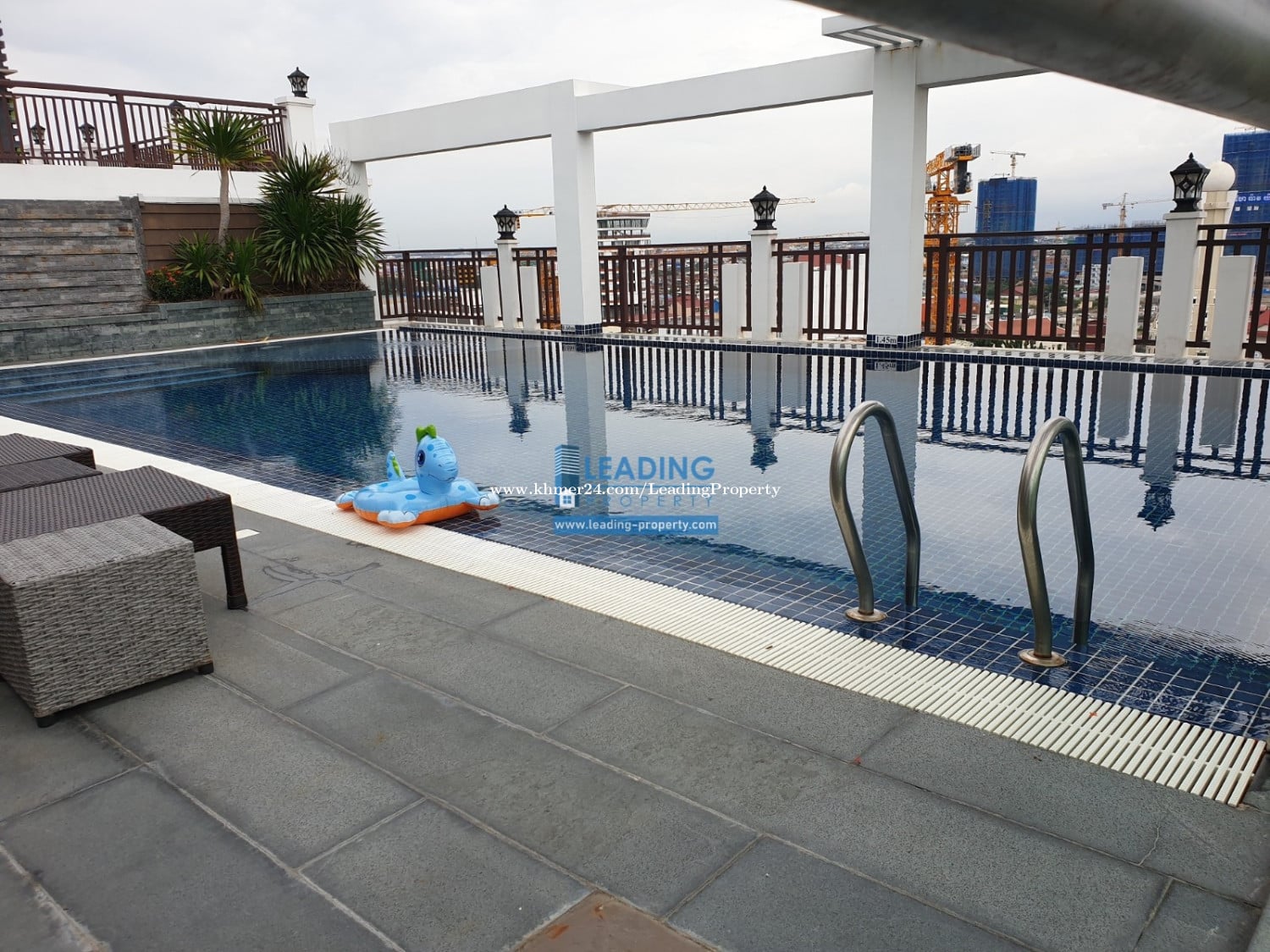 N635 | Western Apartment 2 Bedrooms with Gym and Pool For Rent in Beong Trabek