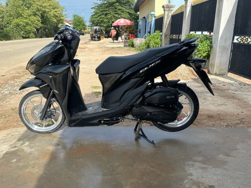 អ្នកជិះផ្ទាល់ លក់ប្រញ៉ាប់លុយ