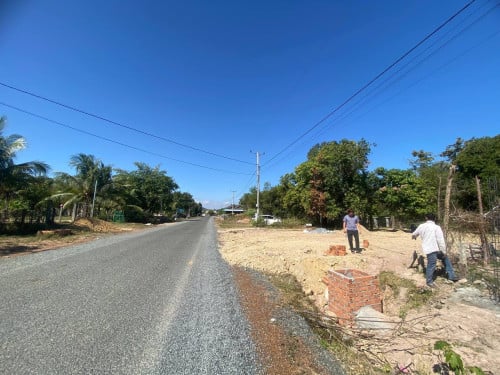 ដីលក់ជាប់ផ្លូវកៅស៊ូ