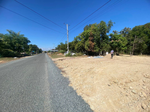 ដីលក់ជាប់ផ្លូវកៅស៊ូ