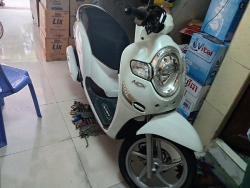 ម៉ូតូលក់ប្រញាប់