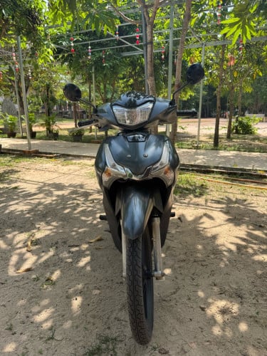 ម៉ូតូស្អាតសនំសុីន