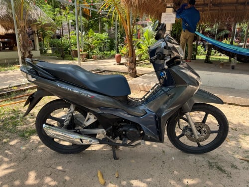 ម៉ូតូស្អាតសនំសុីន