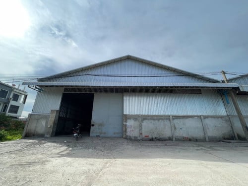 ឃ្លាំងសំរាប់ជួលនៅសែនសុខ