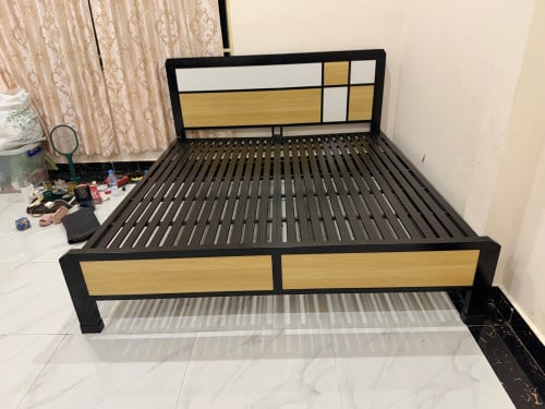 គ្រែដែករឹងមាំ ខ្នាត