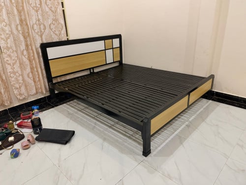គ្រែដែករឹងមាំ ខ្នាត
