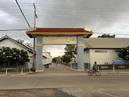 ផ្ទះនិងដីលក់នៅជាប់វិទ្យល័យឧដុង្គ