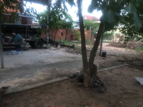 ដីផ្ទះលក់បន្ទាន់