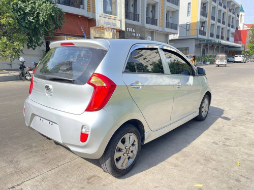 ឆ្នាំ012លក់7300$ចរចារ