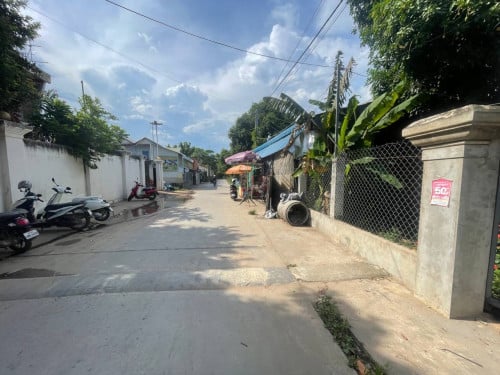 ដីលក់បន្ទាន់ជាប់ផ្លូវបេតុង ទំហំ 12m x 55m