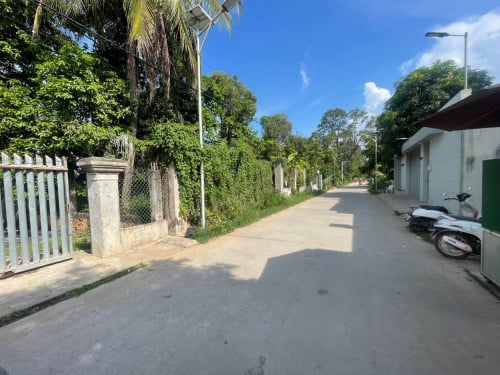 ដីលក់បន្ទាន់ជាប់ផ្លូវបេតុង ទំហំ 12m x 55m