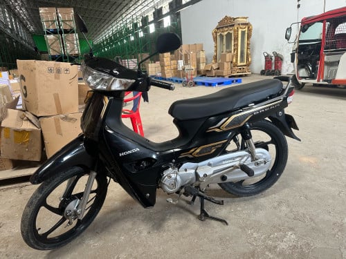 ម៉ូតូម្ចាសដើម លក់មានពន្ទត្រឹមត្រូវ 1650$ចរចា telegram 069716902