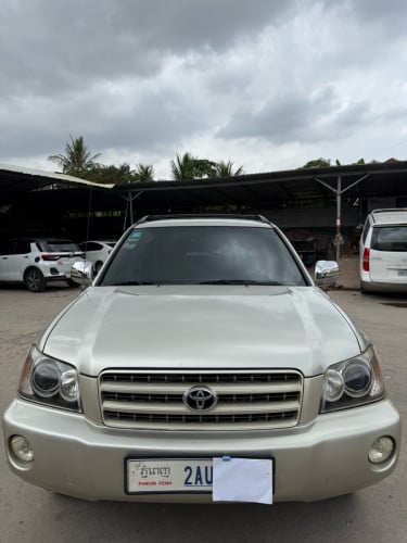 ហាយលែនដឺ ឆ្នាំ 2003 . V6 . ប៉ុង 2 . ទឹកថ្នាំនៅ 80% . តំលៃ 13500$