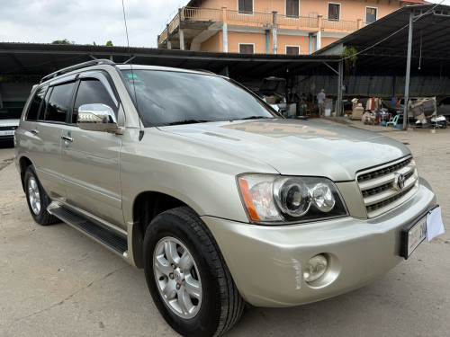 ហាយលែនដឺ ឆ្នាំ 2003 . V6 . ប៉ុង 2 . ទឹកថ្នាំនៅ 80% . តំលៃ 13500$