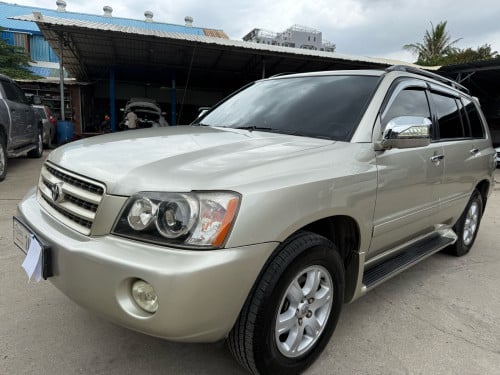 ហាយលែនដឺ ឆ្នាំ 2003 . V6 . ប៉ុង 2 . ទឹកថ្នាំនៅ 80% . តំលៃ 13500$