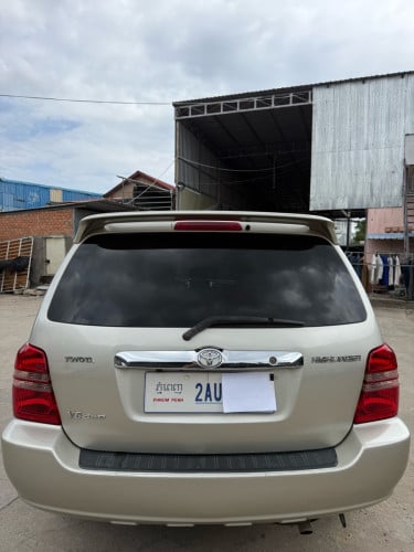 ហាយលែនដឺ ឆ្នាំ 2003 . V6 . ប៉ុង 2 . ទឹកថ្នាំនៅ 80% . តំលៃ 13500$