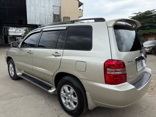 ហាយលែនដឺ ឆ្នាំ 2003 . V6 . ប៉ុង 2 . ទឹកថ្នាំនៅ 80% . តំលៃ 13500$