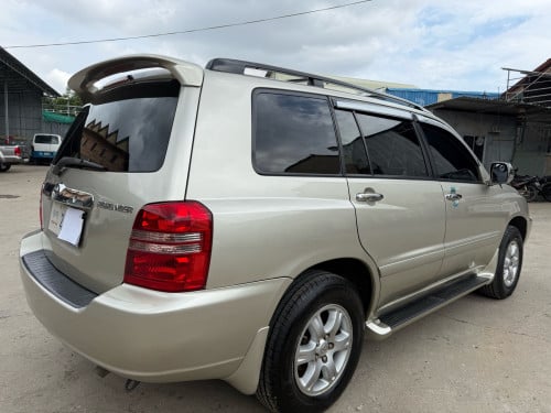 ហាយលែនដឺ ឆ្នាំ 2003 . V6 . ប៉ុង 2 . ទឹកថ្នាំនៅ 80% . តំលៃ 13500$