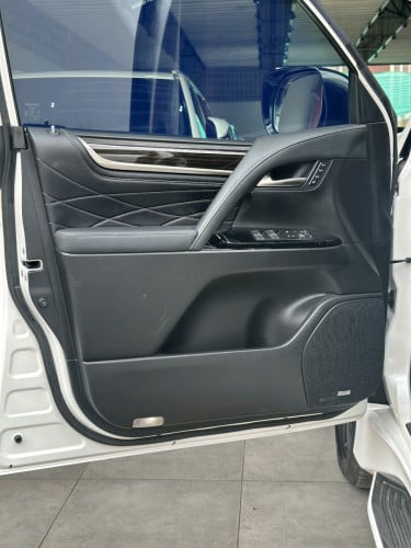 ស្តុកថ្មីទើបកាត់បាន!2020 LEXUS LX570 ឡានថ្មីខ្លាំង​ ម្ចាស់ដេីមទិញថ្មីខ្លាញ់គោ
