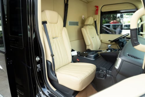ទើបកាត់បាន 2024 Hongqi Guoyue ជាប្រភេទរថយន្តបែបលក្ខណៈគ្រួសារ ទំនើបលំដាប់ VIP តែម្តង