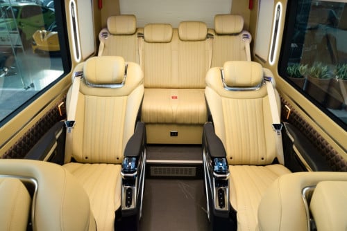 ទើបកាត់បាន 2024 Hongqi Guoyue ជាប្រភេទរថយន្តបែបលក្ខណៈគ្រួសារ ទំនើបលំដាប់ VIP តែម្តង